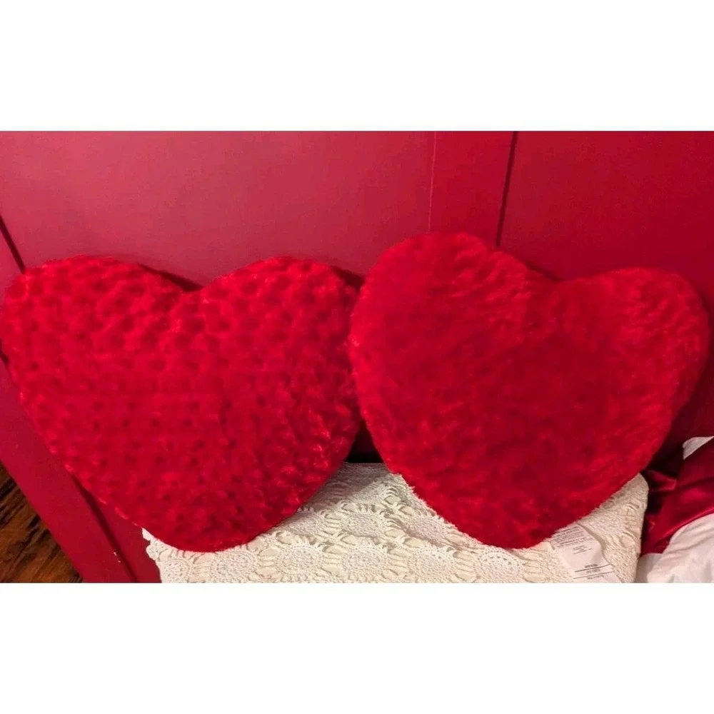 Set 2 Pier 1 Red Plush Heart Throw Pillows Valentine's Romantic Cottage Wedding